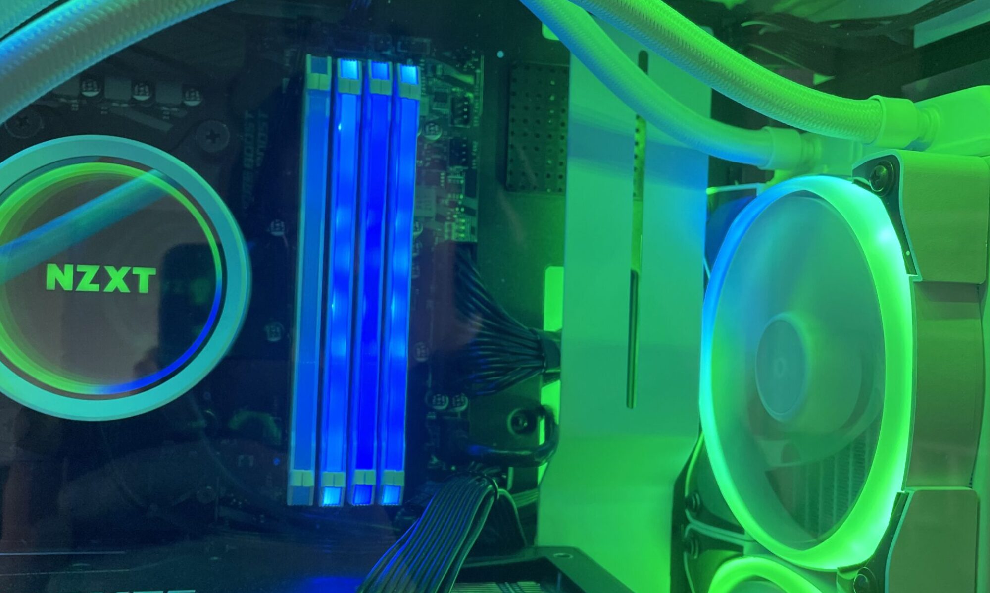 PC-Innenleben mit RGB-Beleuchtung